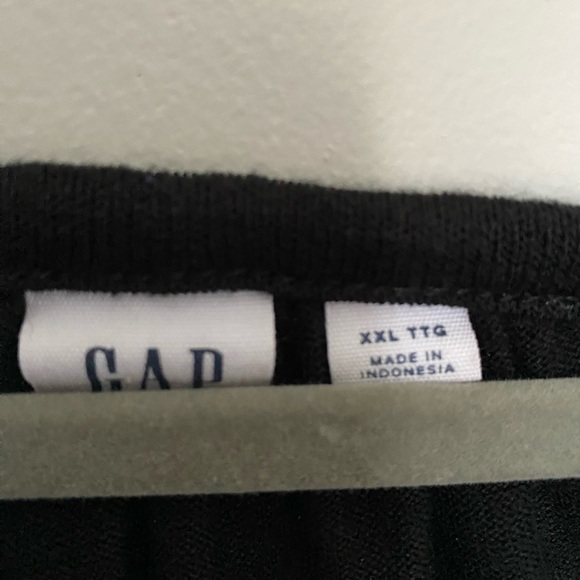 Black faux button tank - Picture 4 of 4